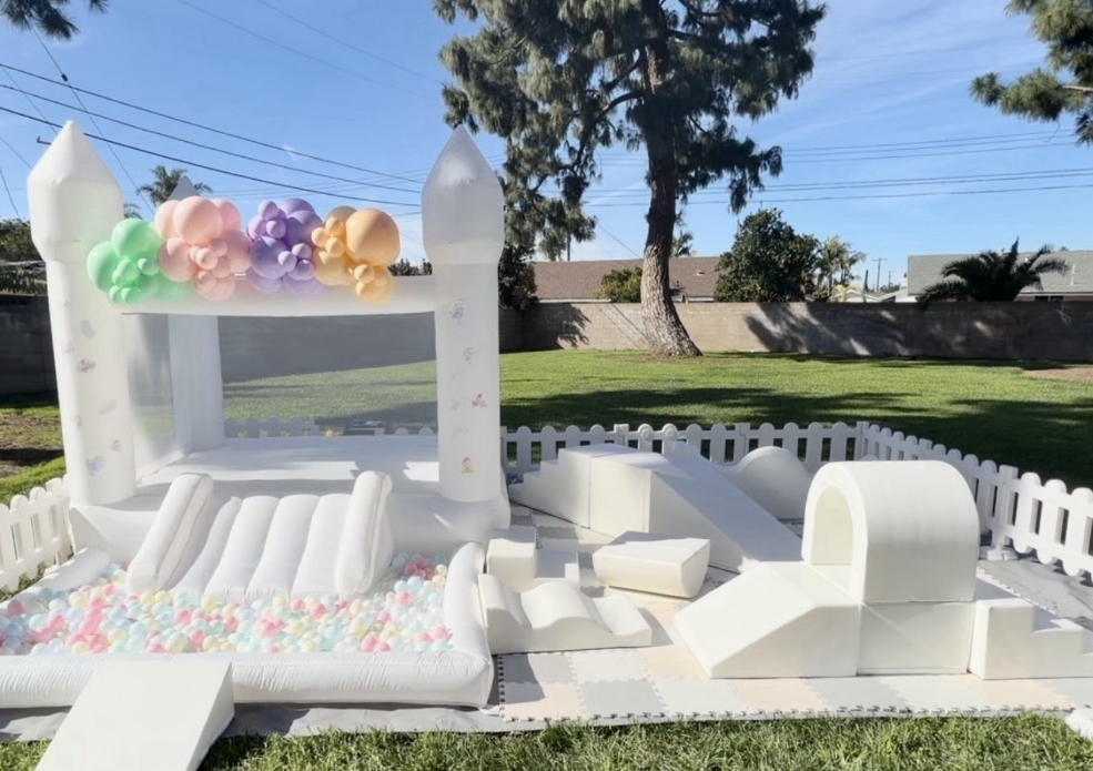 BOUNCE HOUSE + SOFT PLAY EXPERIENCE