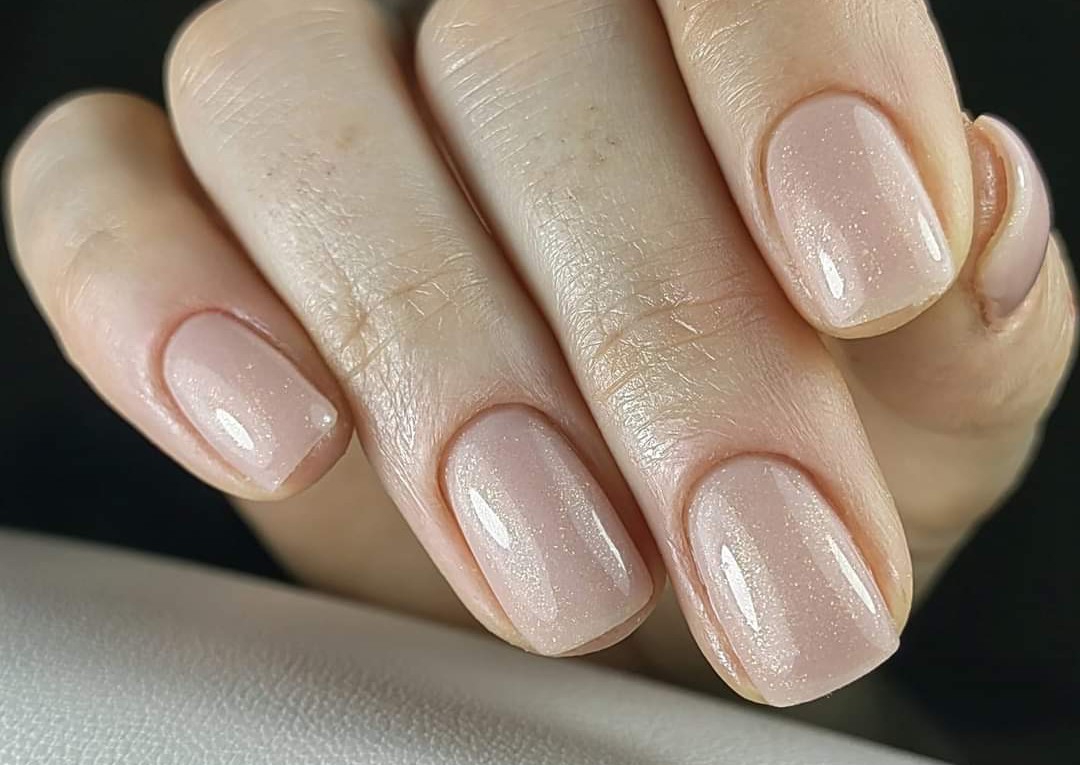 Manichiură gel pe unghia naturala