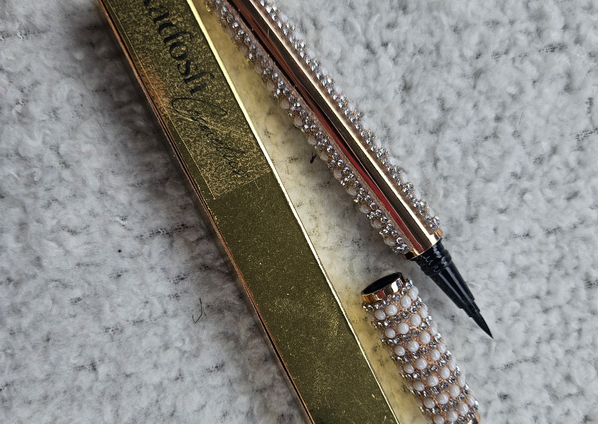 Kadosh Long Lasting Eyeliner 