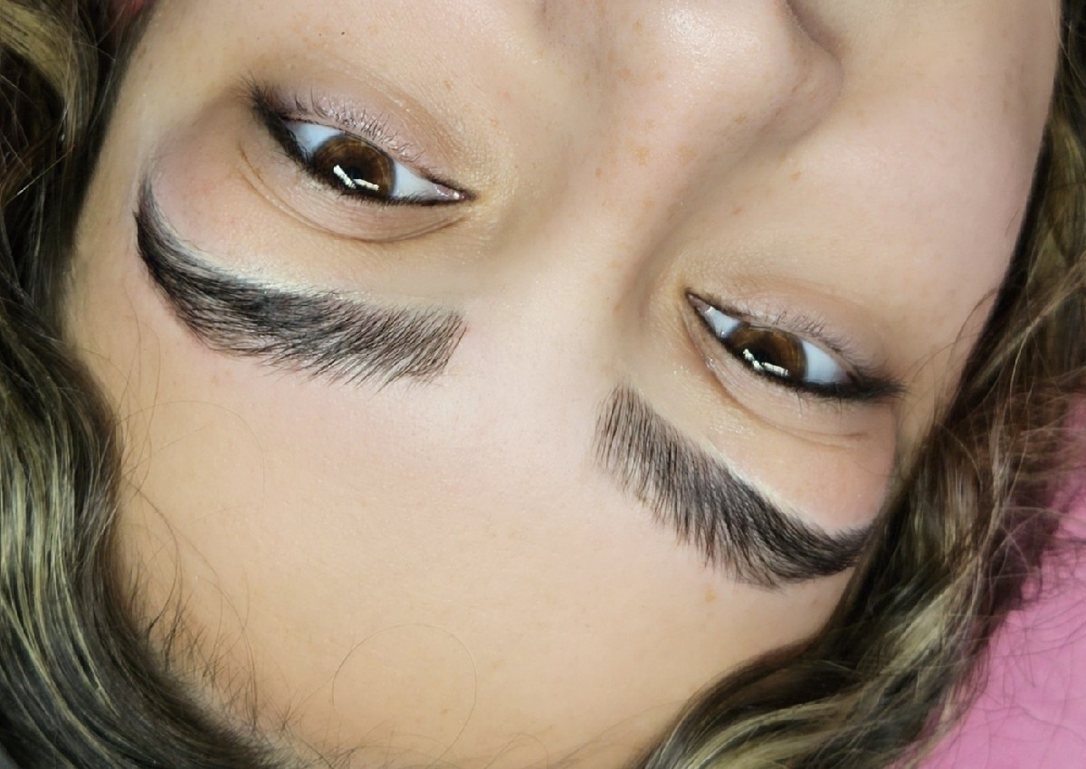 Laminado de cejas+Brow tint + depilación 