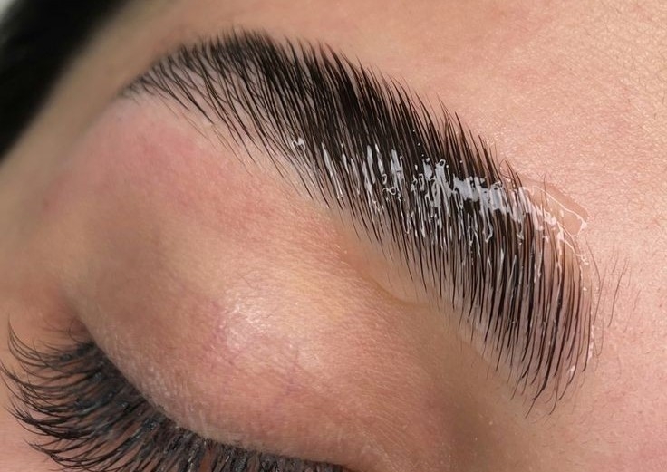 Laminado de cejas + depilación 