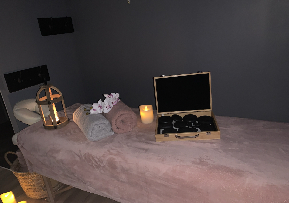 Massage aux pierres chaudes 30min pour 1 personne
