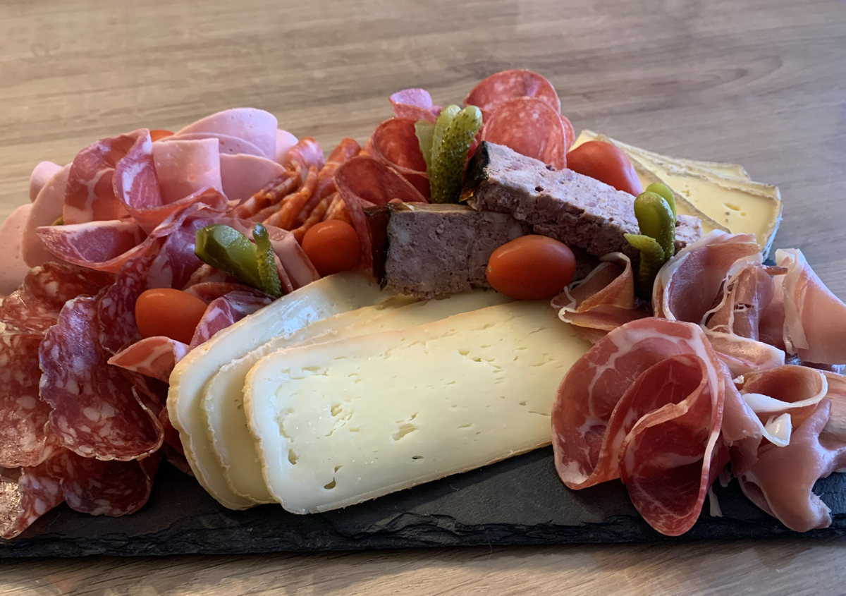 Planche de charcuterie et de fromages 