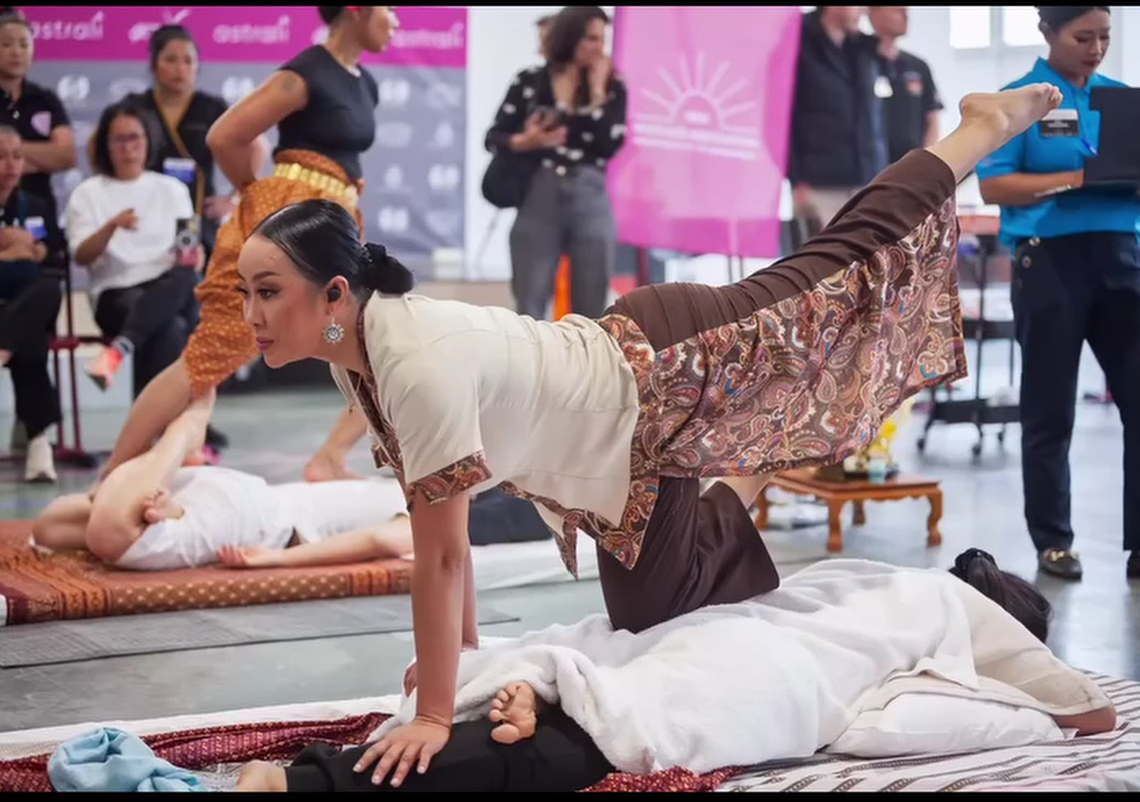 Full course massage by Benny  Deep tissue+hot oil+15 mins streching