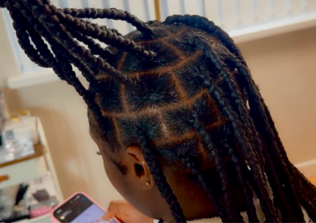 Large knotless braids (bra length)