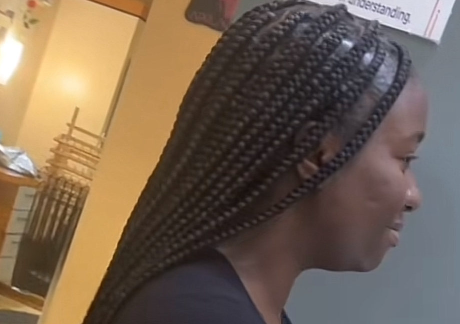 Knotless braids (medium) midback Shampoo Not Included