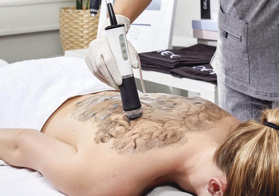 Back facial/ Paraffin therapy 