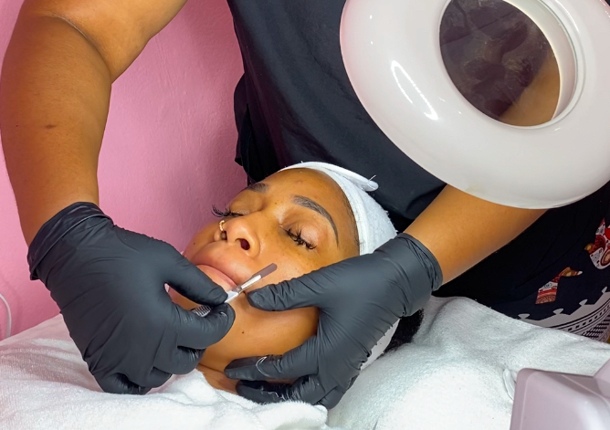 Dermaplane Facial 