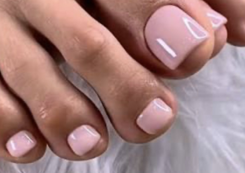 2 uñas del pie con acrílico ó builder + esmaltado en gel 1 color