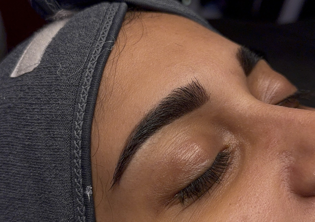 Brow tinting 