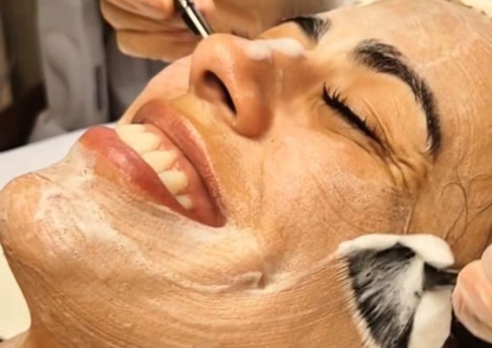 4 sessions Facial: Glass Skin Llha La Peel+ Deep Cleansing facial