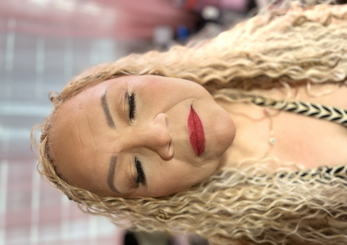 Maquillaje Glam + Peinado