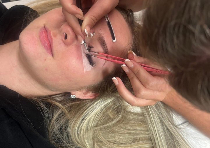 Classic Lash (With Skye) 