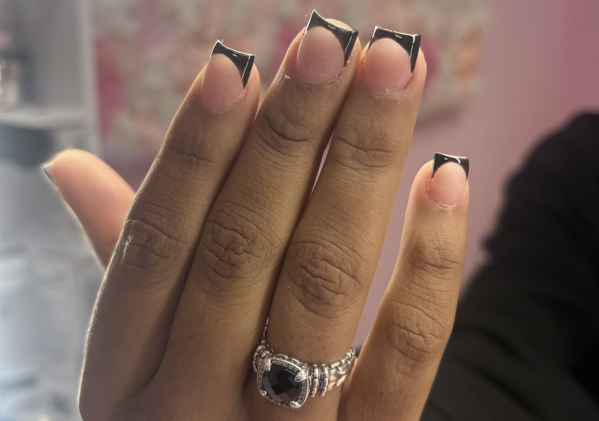 SHORT  acrylic frenchies  ( any color ) 