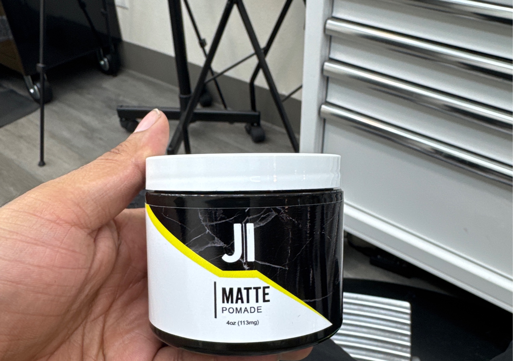 Matte clay pomade