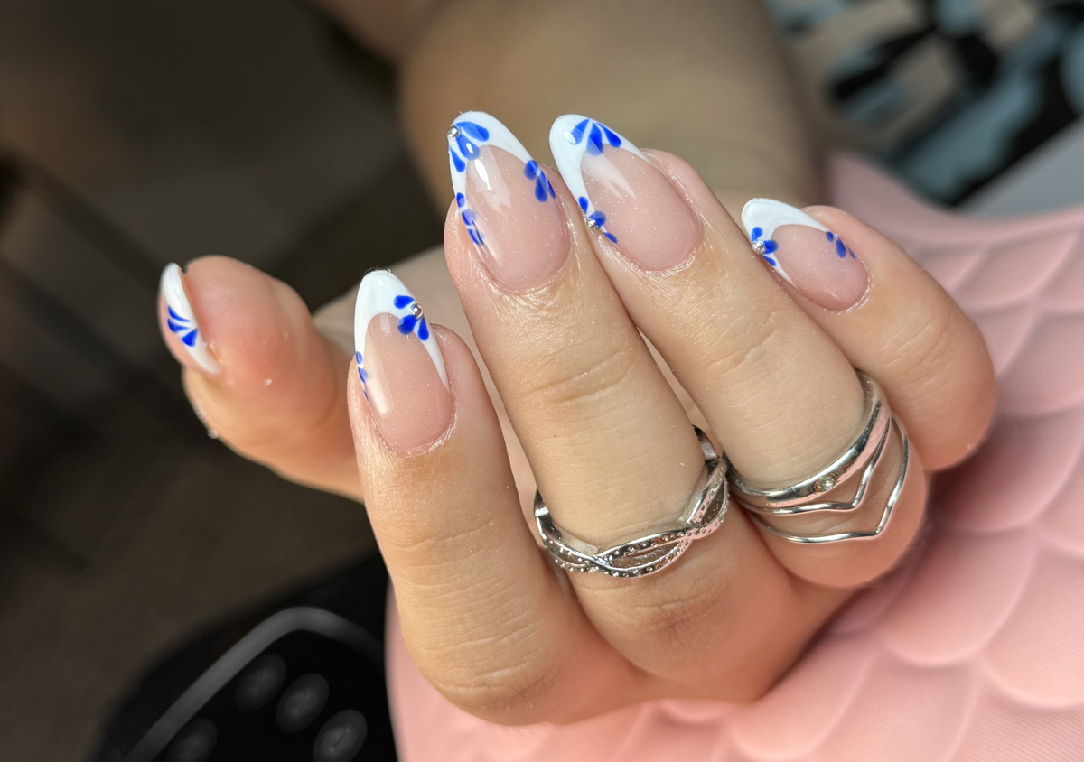 Manos en acrilico a color o pintado en gel y pies en Acrilico o esmaltado en gel