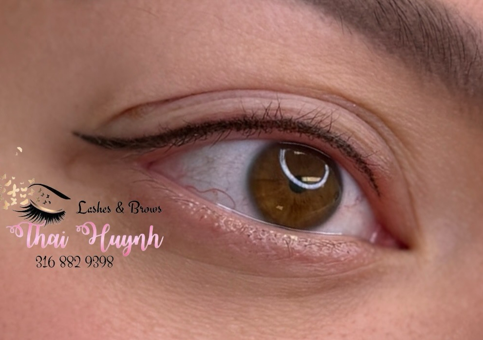 Lashline / Eyeliner (TOP) - NO WINGED 