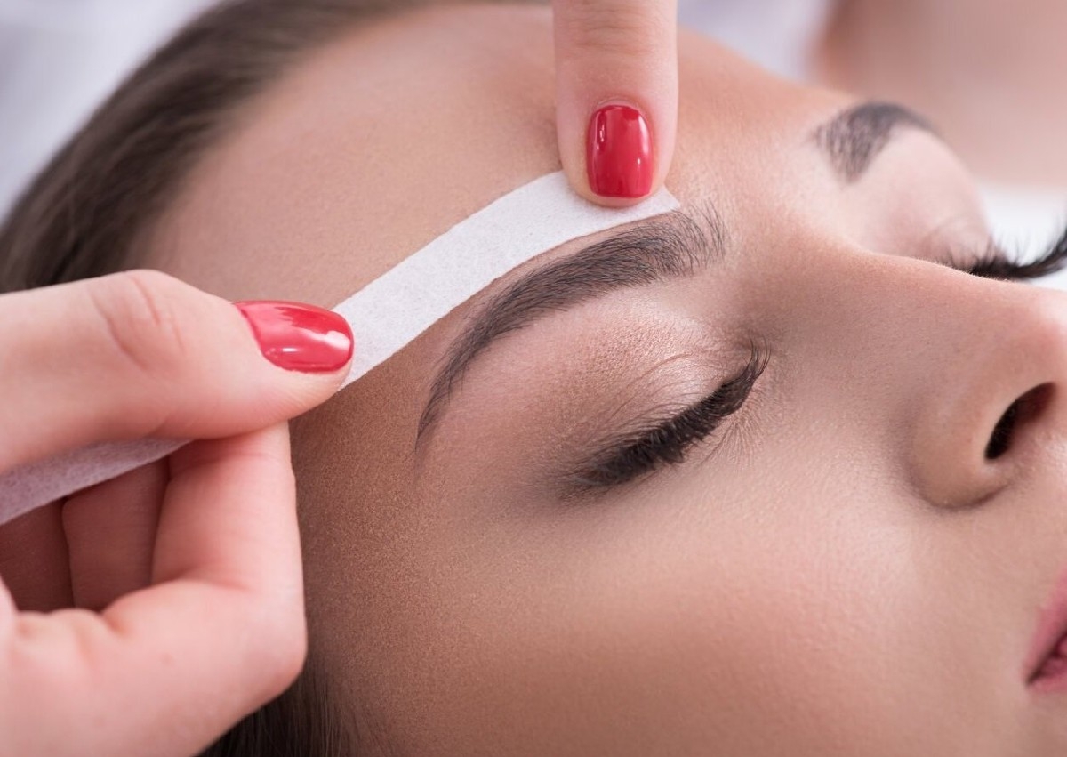 Brows Wax tweeze and shape
