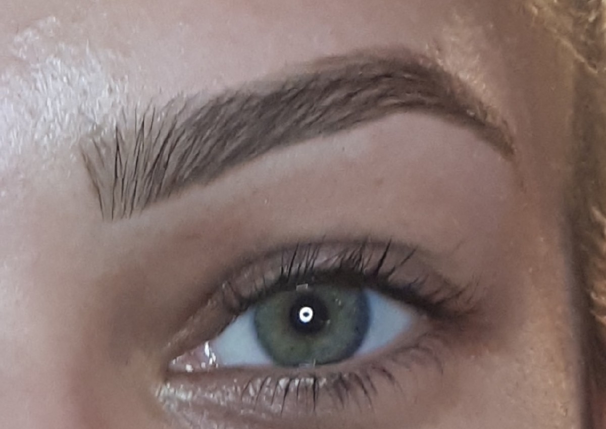 Brows tint and wax