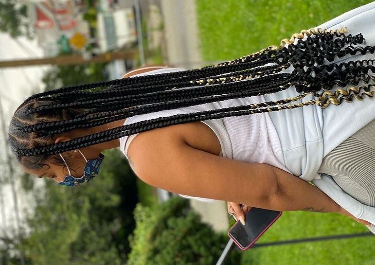 Midium large knotless any  length (please read description below  before booking this service because .) thanks 