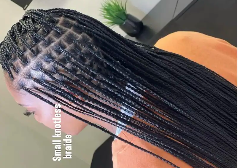 Small under butt length knotless