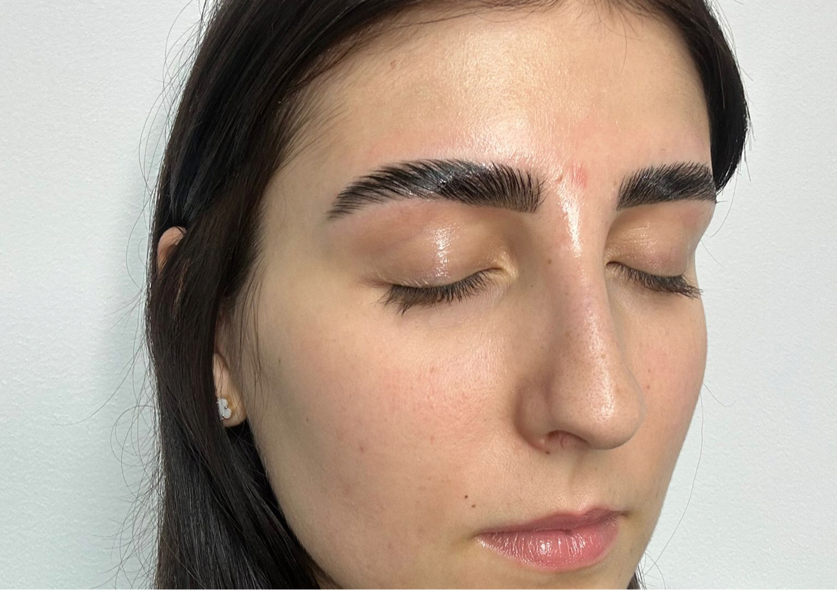 Stilizare Sprâncene (creare forma si vopsit)