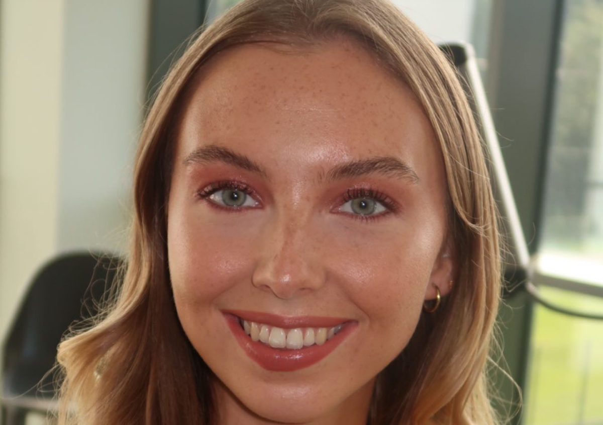 Makeup Application  (1/3)