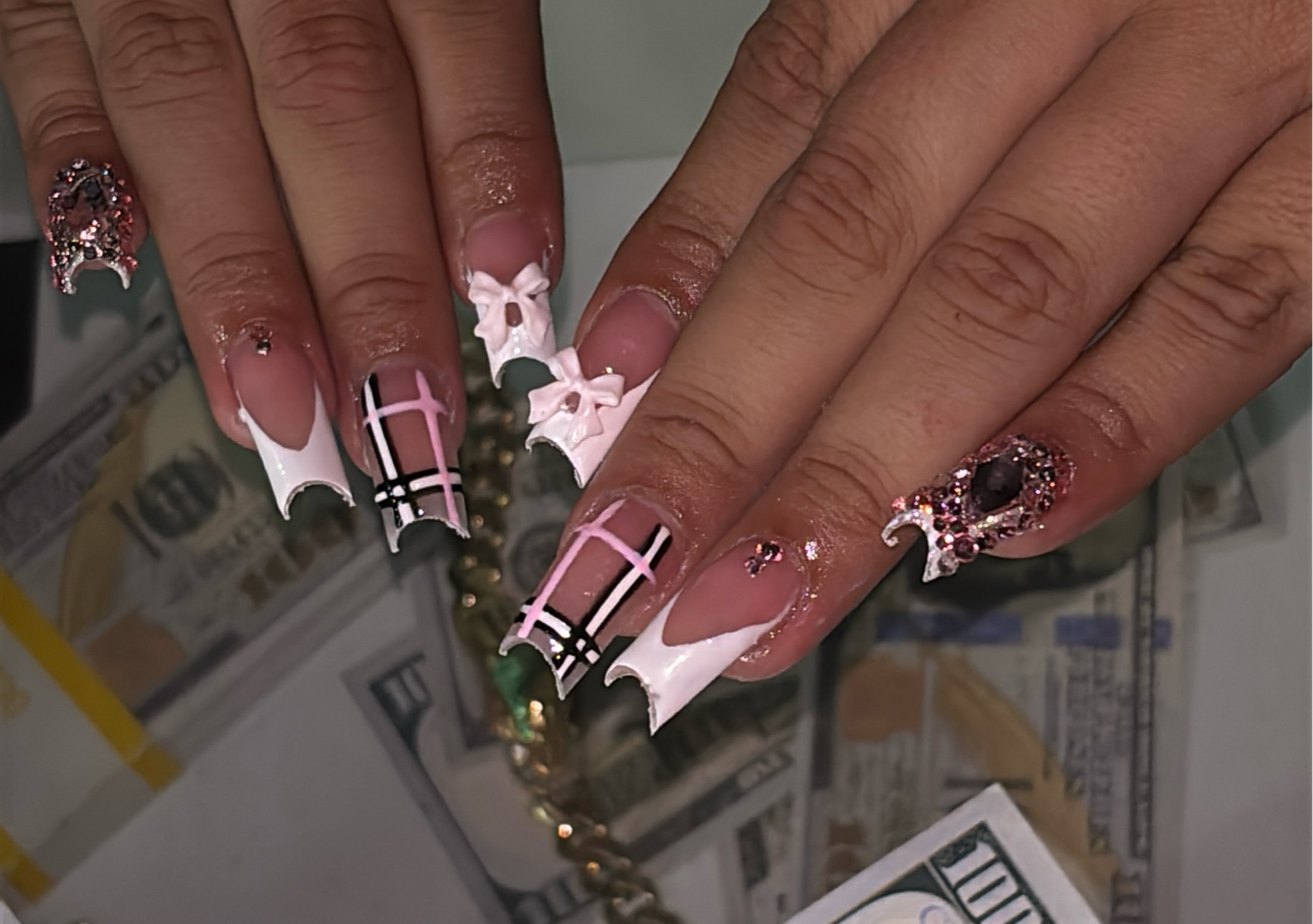 𝐌𝐄𝐃𝐈𝐔𝐌