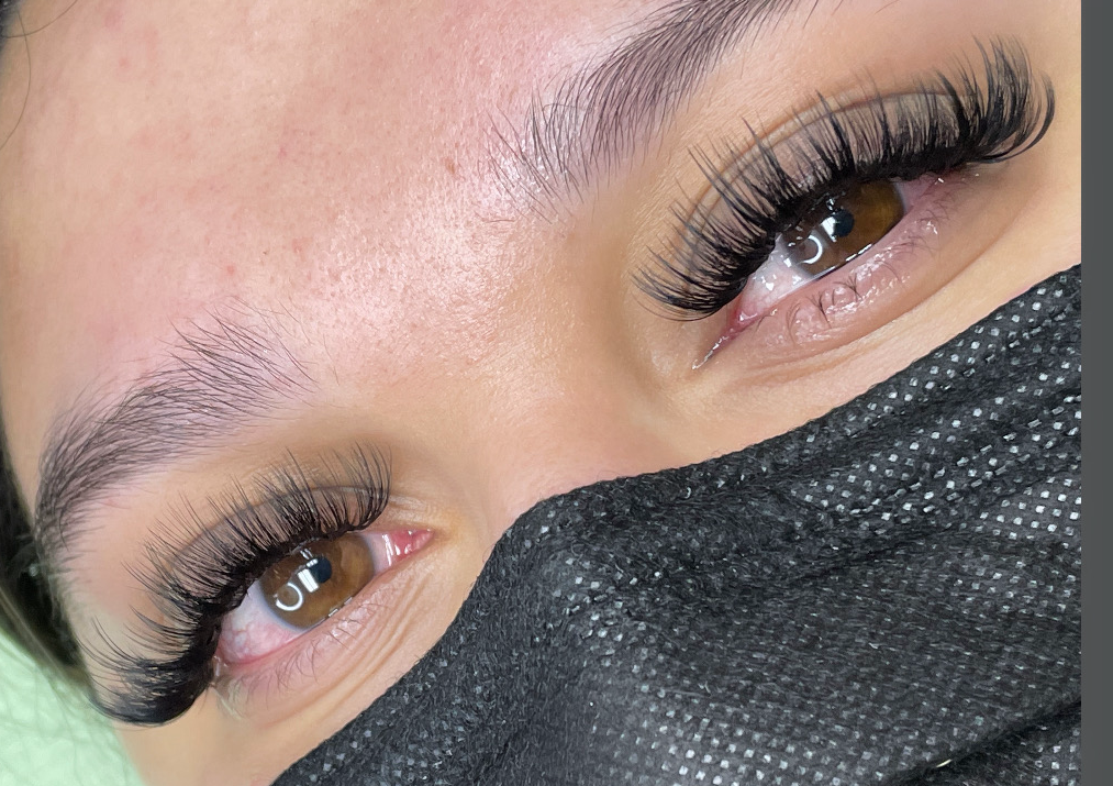 Hybrid Eyelash Extensions
