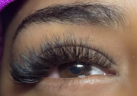 Volume Full Set -This set is multiple lash extensions used to create a Fan, Fans are placed on each natural lash. This set will 