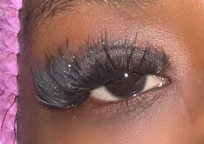 Mega Volume Full Set -This set is multiple lash extensions that create a fan, the fans created are much more denser and are used