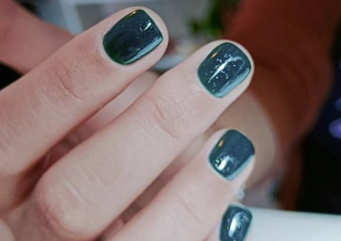 Dana mani semi  ( Bottle gel nails) 