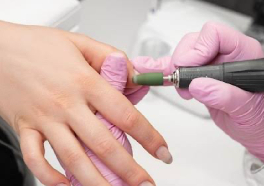 Indepartare oja semipermanenta + Manichiura clasica 