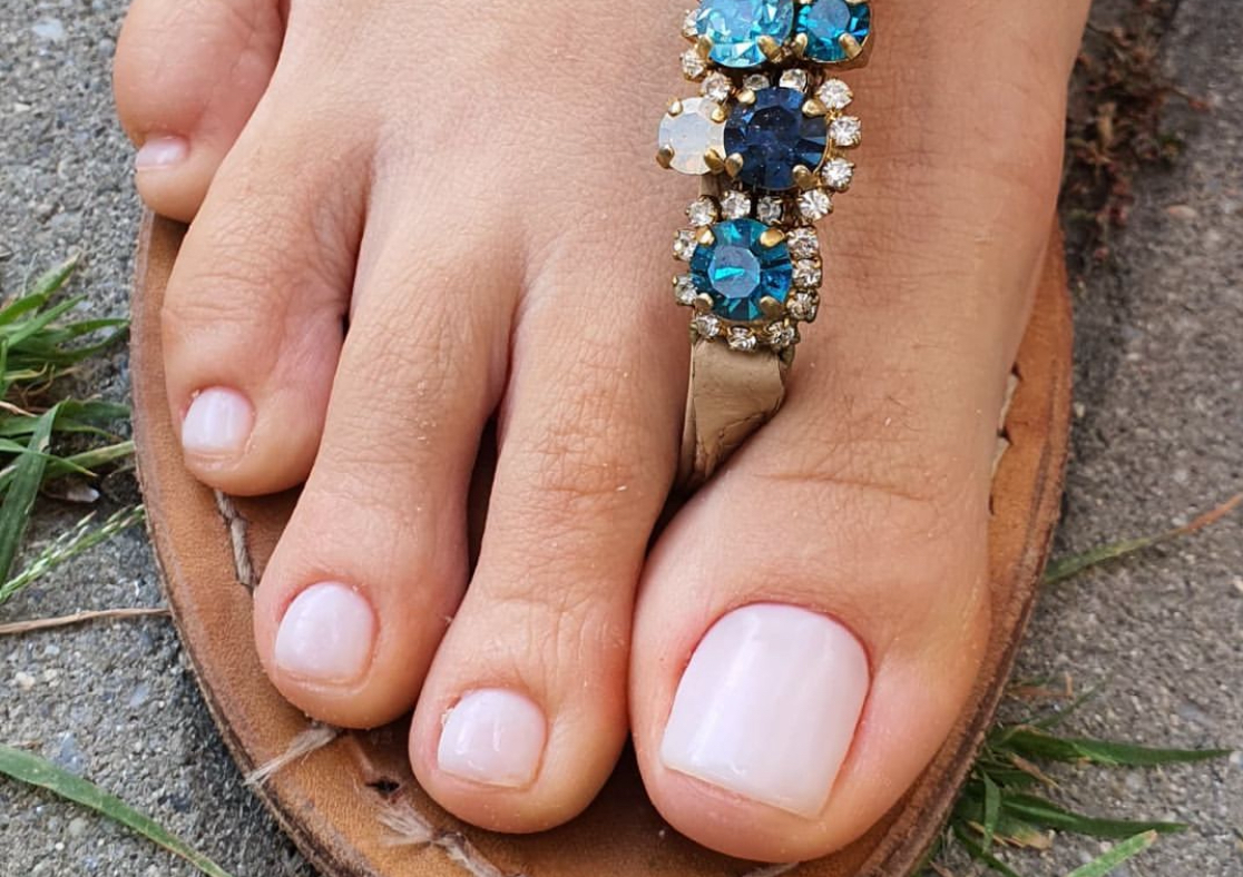 Dana pedi semi ( bottle gel pedicure) 