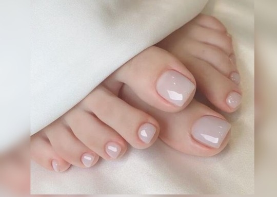 Dry pedicure with Gel.
