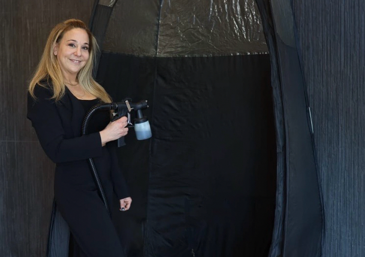 Mobile Airbrush Spray Tan please provide me with your address.  Choice of standard 8 hour solution or rapid 2 hour rinse.