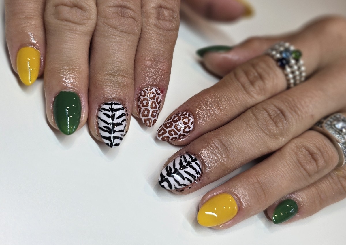 Gel extensions ( Nail art)