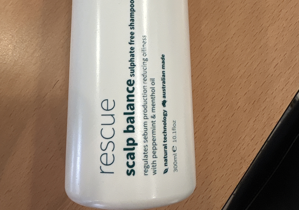 Cpr Rescue scalp balance Shampoo 
300mls RR$ 29.95