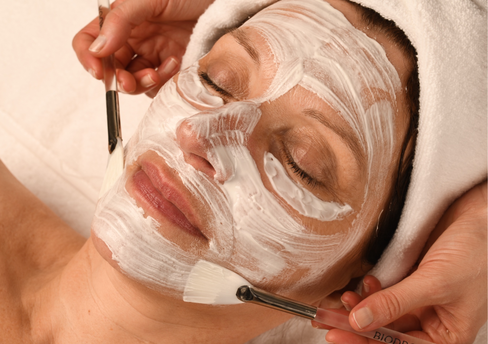 Facial 1hr 15mins ( massage 1/2hr)