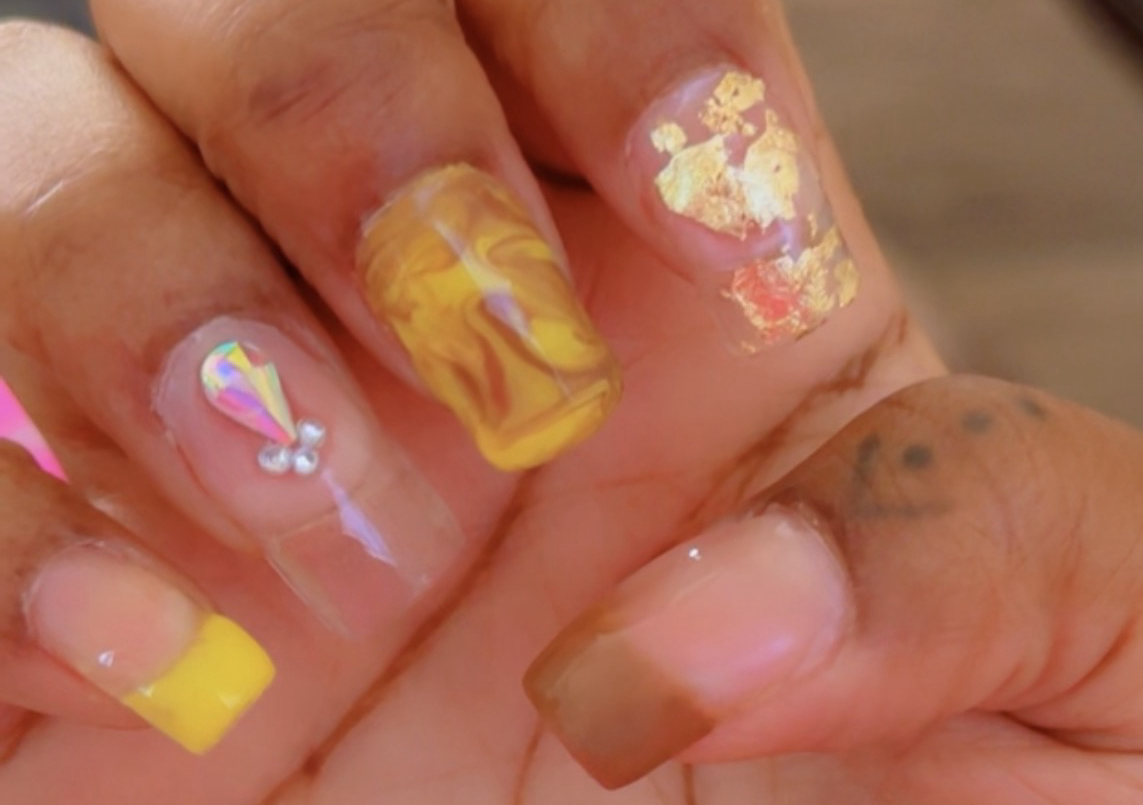 Full Set Nails - 2 Design Fingers 