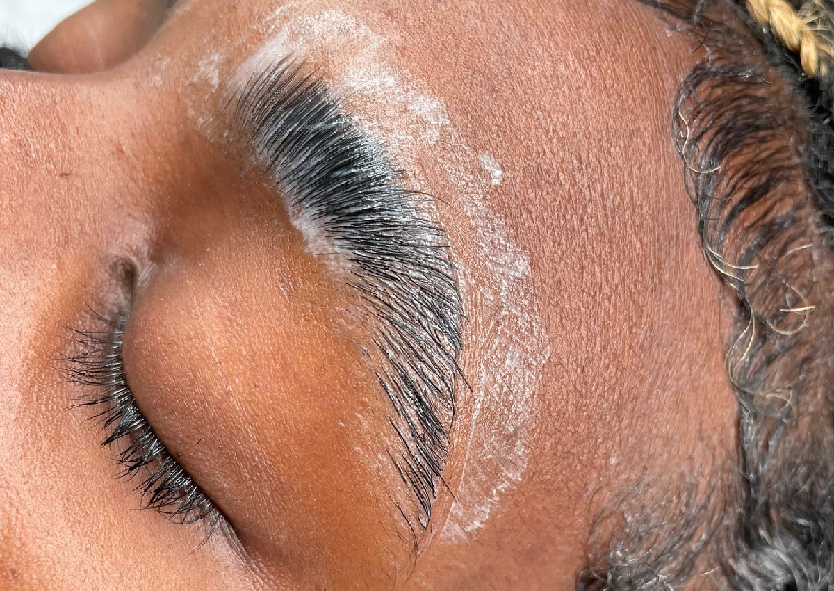 BROW TINT & LAMINATION