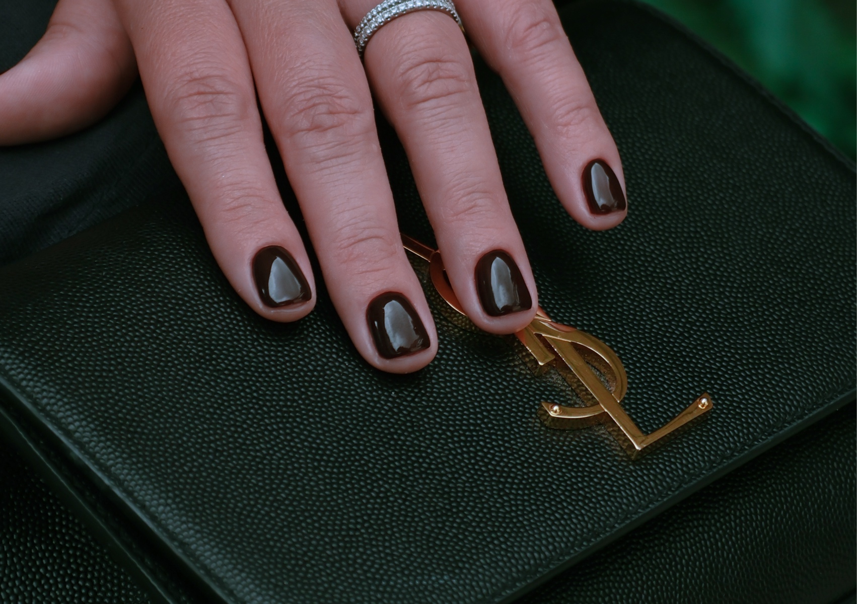 𝐒𝐨𝐥𝐢𝐝 𝐂𝐨𝐥𝐨𝐫 𝐀𝐩𝐩𝐥𝐢𝐜𝐚𝐭𝐢𝐨𝐧