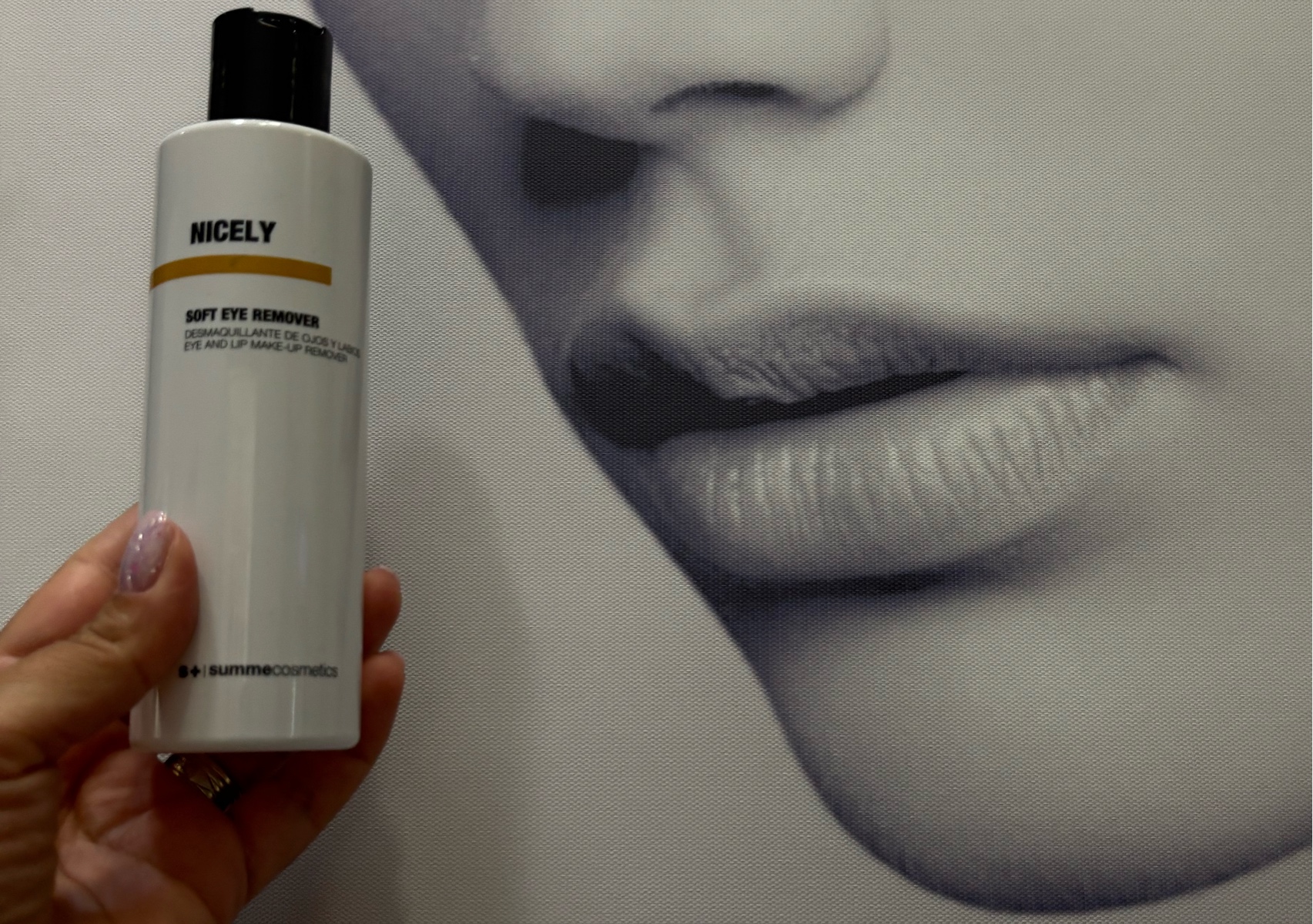 Nicely Soft Demachiant buze si ochi