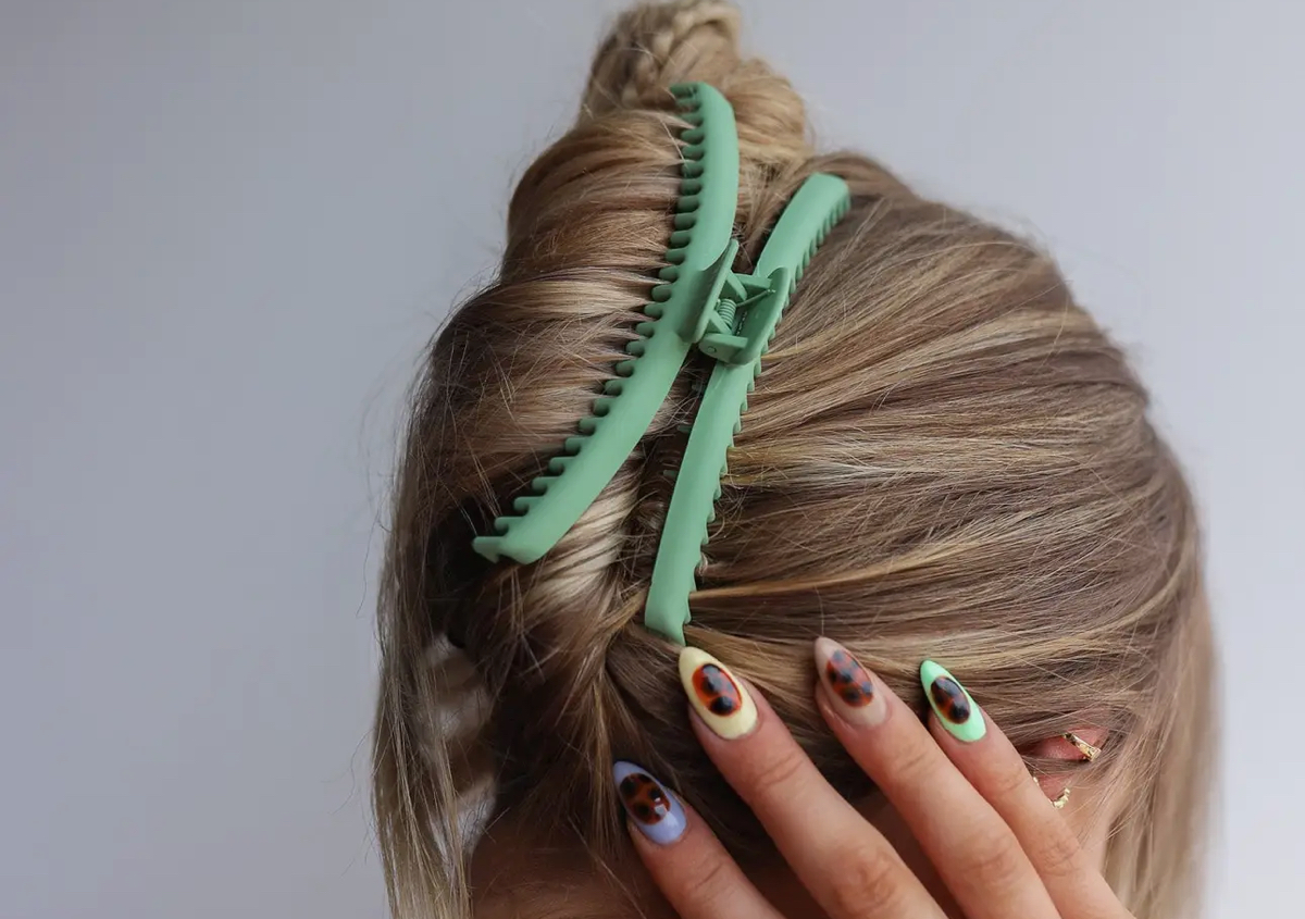 KAXI Matte Midi Hold Everything Claw (sage)