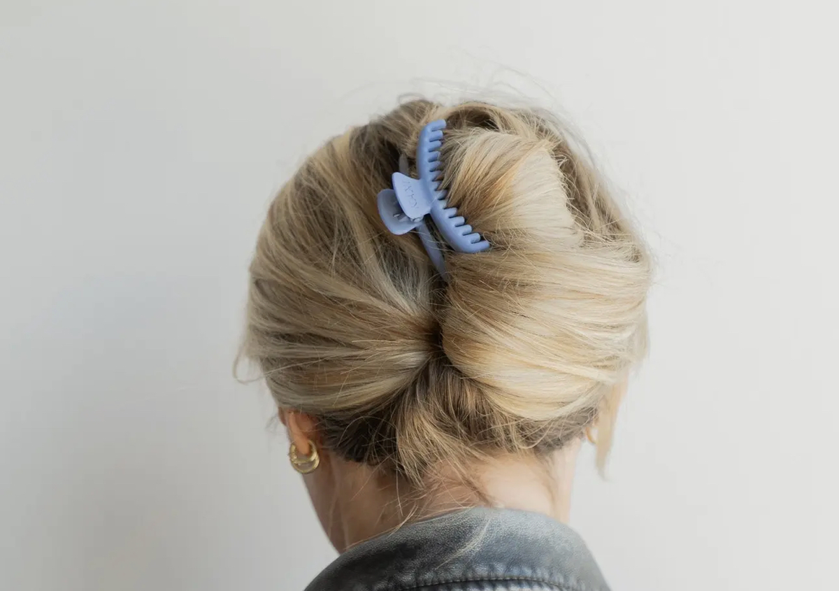 KAXI Matte Mini Hold Everything Claw (dusty blue)