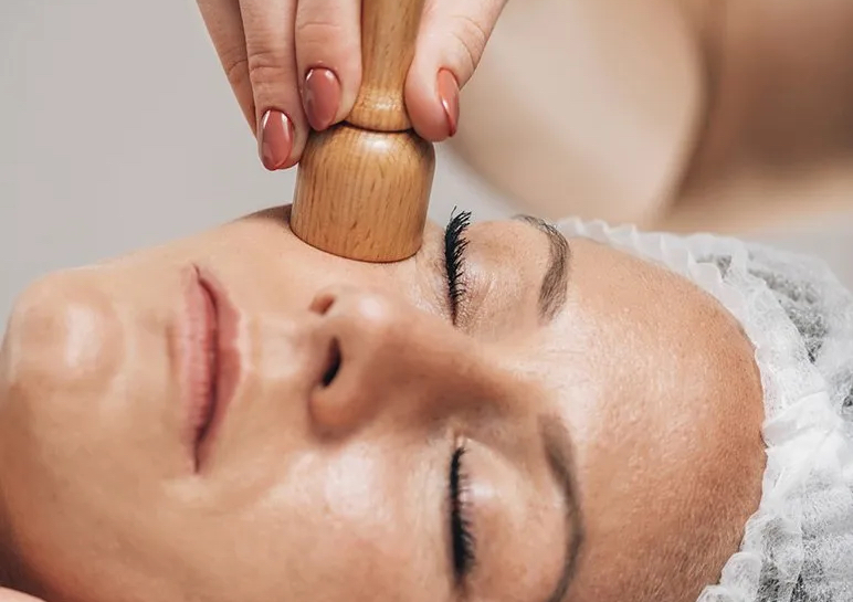 Maderoterapia facial 