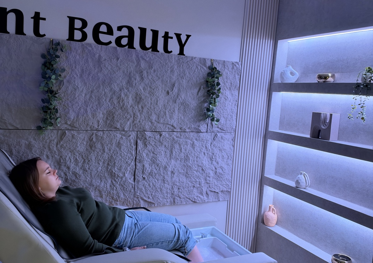 Relaxing Foot Bath (1/3)