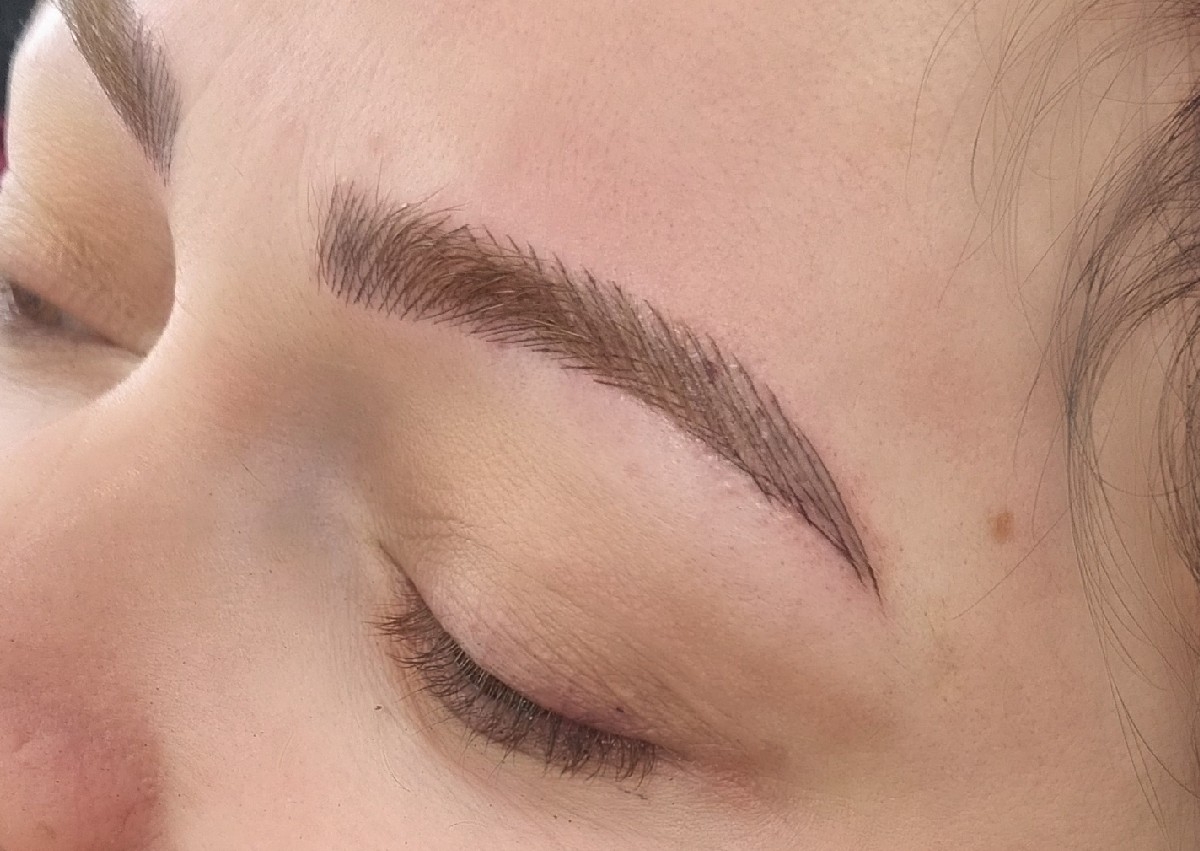 Microblading Brows/ Feathertouch ( price dose not include the touch-up)