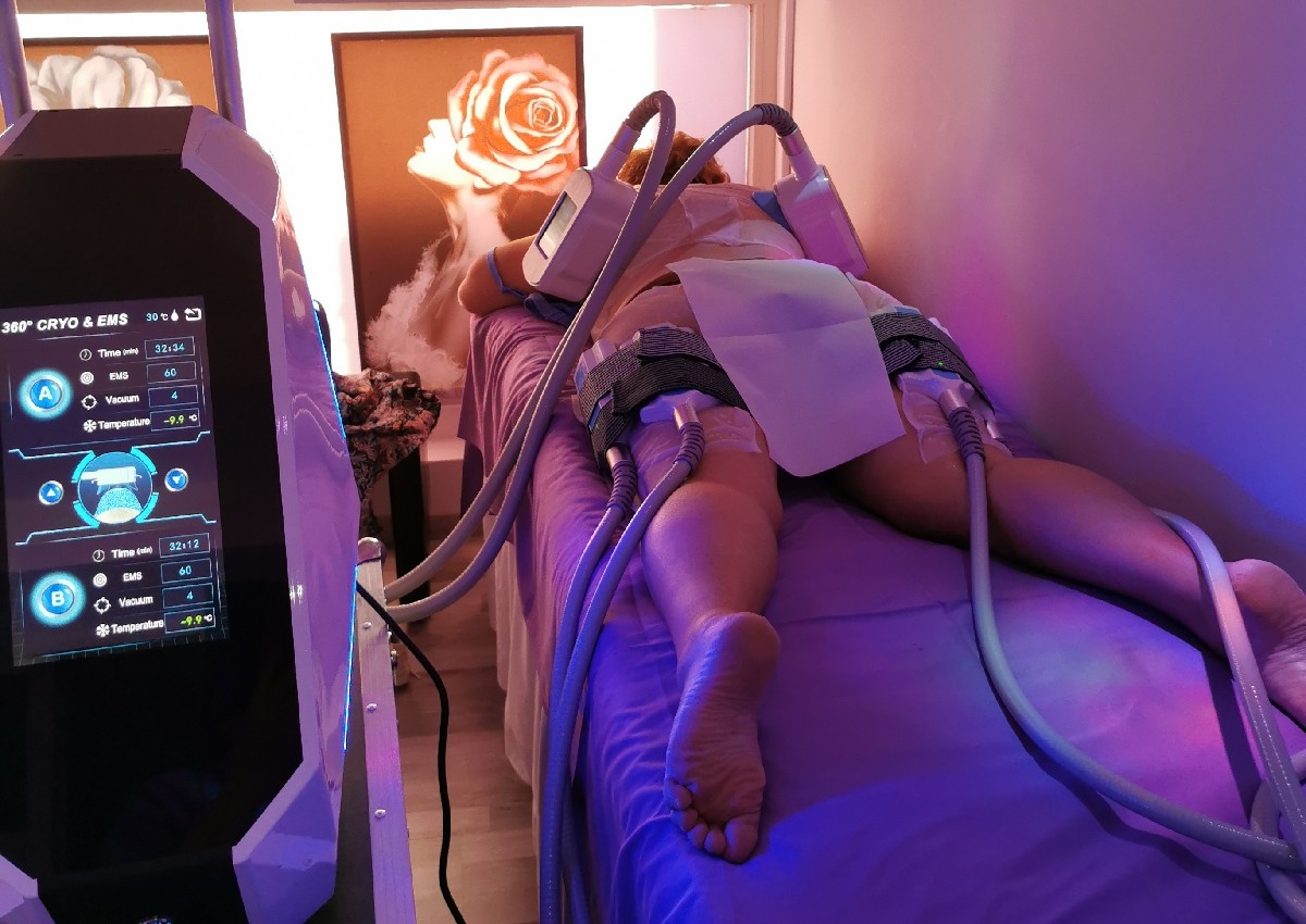 Cryolipo 2 Applicators. + 4 Cryolipolysis pads + 2 MF-SCULPT pads + 40 min Pressotherapy.  