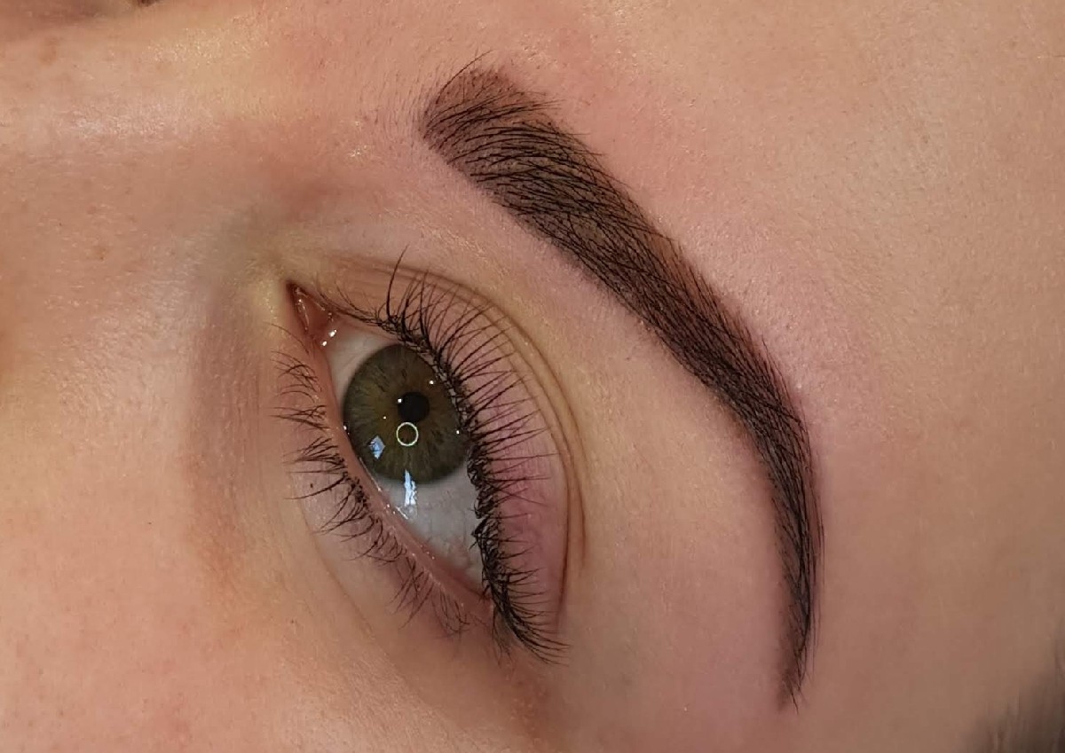 Henna brows colour refresh